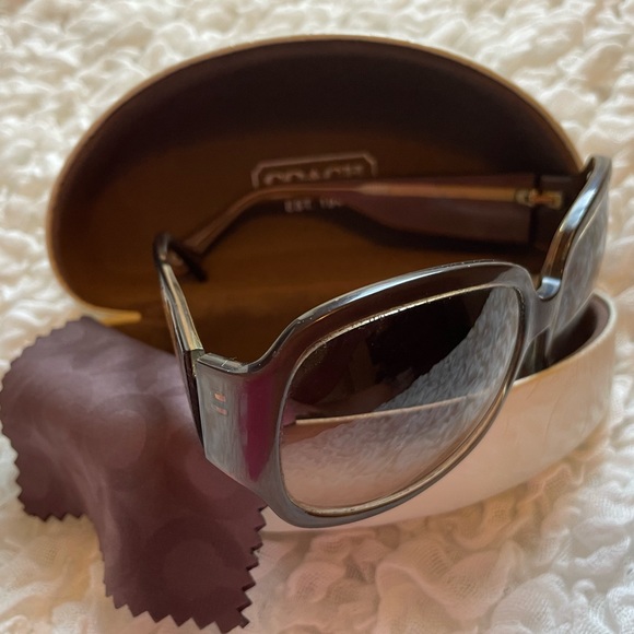 💕👀 VINTAGE AUTHENTIC Coach Sunglasses with Gold Stamp detailing. Beautiful!! - Picture 1 of 12